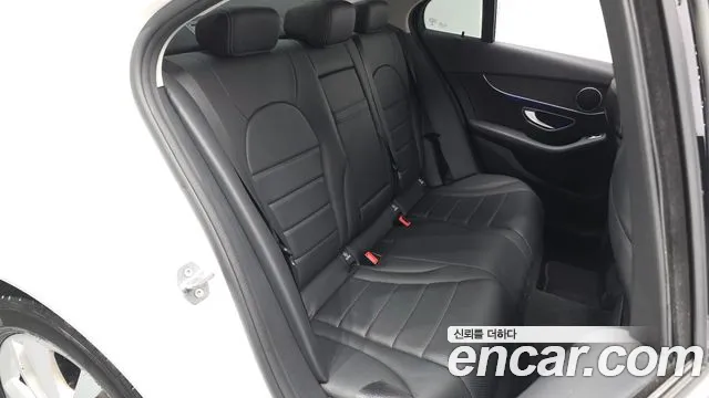 Mercedes-Benz C-Class 2019 thumb 8