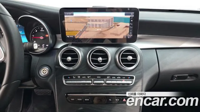 Mercedes-Benz C-Class 2019 thumb 2