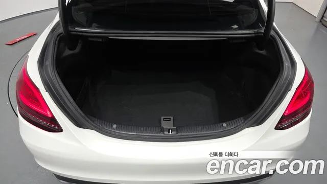 Mercedes-Benz C-Class 2019 thumb 12