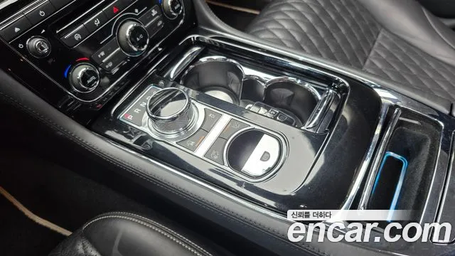 Jaguar XJ 2019 thumb 2