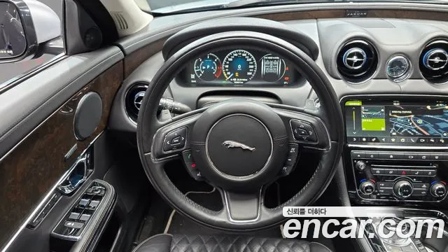 Jaguar XJ 2019 thumb 6