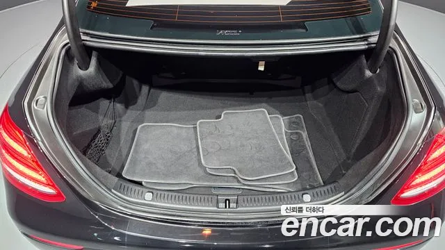 Mercedes-Benz E-Class 2018 thumb 6
