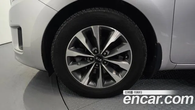 Kia Carnival 2014 thumb 5
