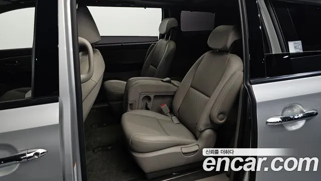 Kia Carnival 2014 thumb 6