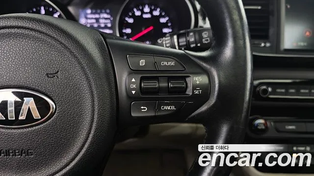 Kia Carnival 2014 thumb 8