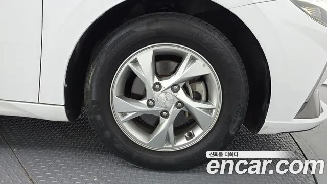 Hyundai Elantra 2020 thumb 10