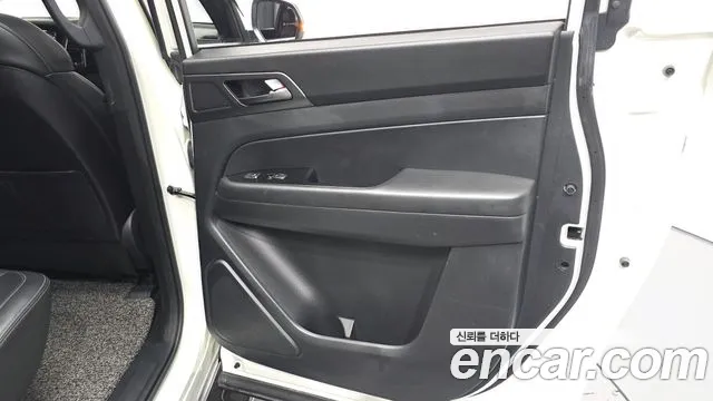 KGM Rexton 2023 thumb 4