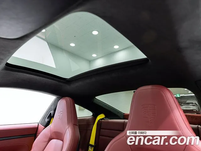 Porsche 911 2025 thumb 6