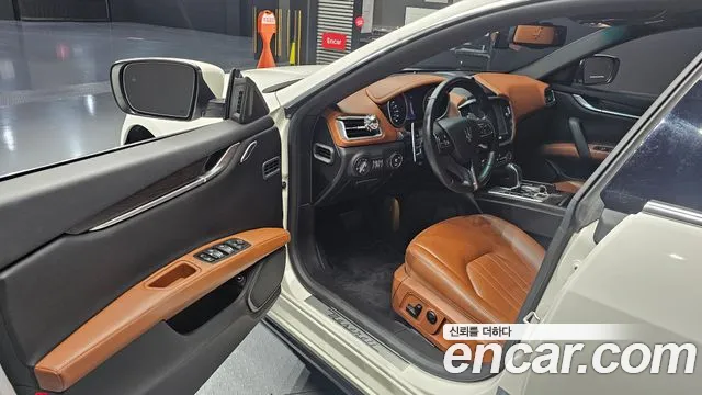 Maserati Ghibli 2016 thumb 7