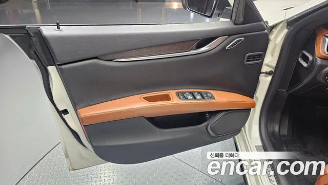 Maserati Ghibli 2016 thumb 4