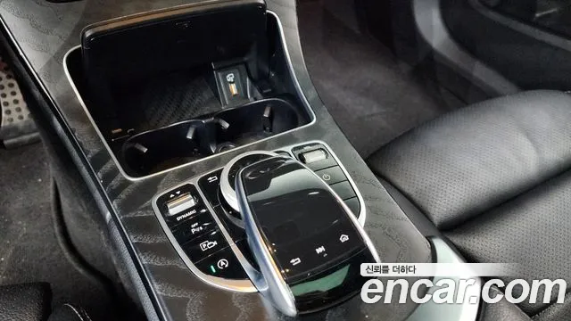Mercedes-Benz C-Class 2019 thumb 3