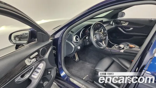 Mercedes-Benz C-Class 2019 thumb 6