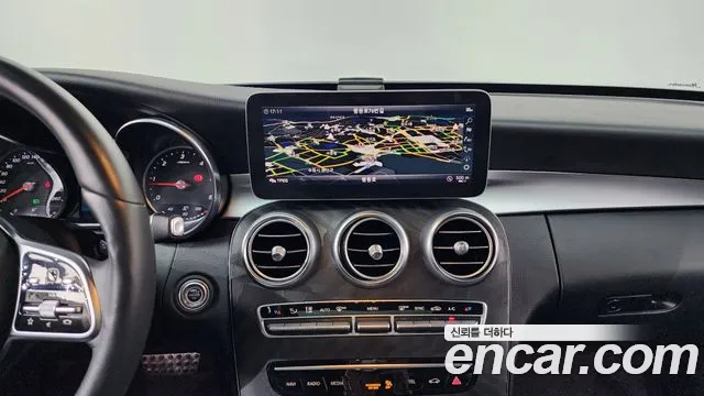 Mercedes-Benz C-Class 2019 thumb 12