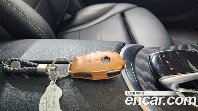 Mercedes-Benz C-Class 2019 thumb 10