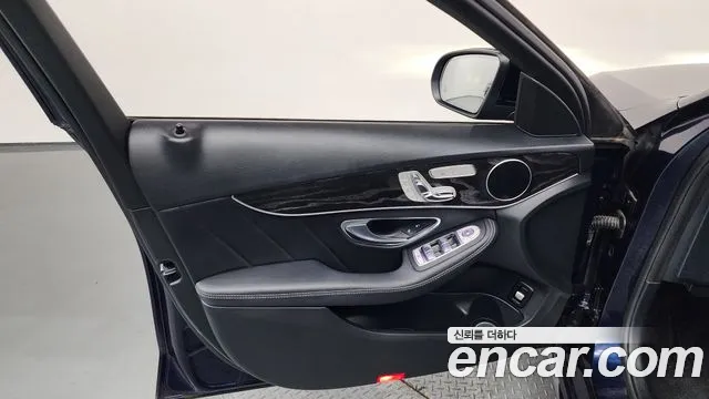 Mercedes-Benz C-Class 2019 thumb 5