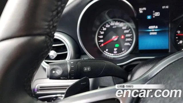 Mercedes-Benz C-Class 2019 thumb 8