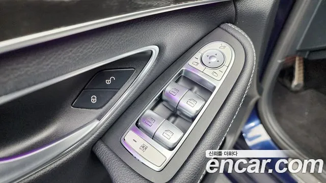 Mercedes-Benz C-Class 2019 thumb 2