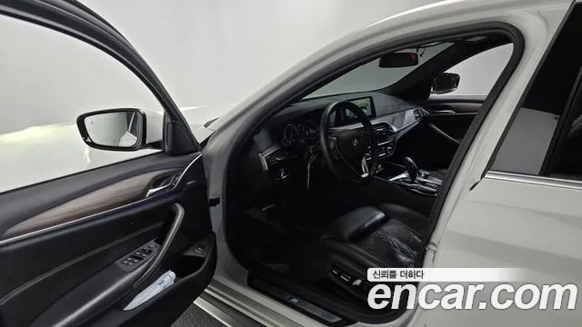 BMW 5 серии 2017 thumb 10