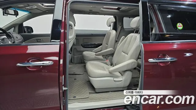 Kia Carnival 2016 thumb 4