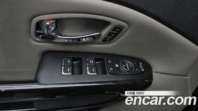 Kia Carnival 2016 thumb 12