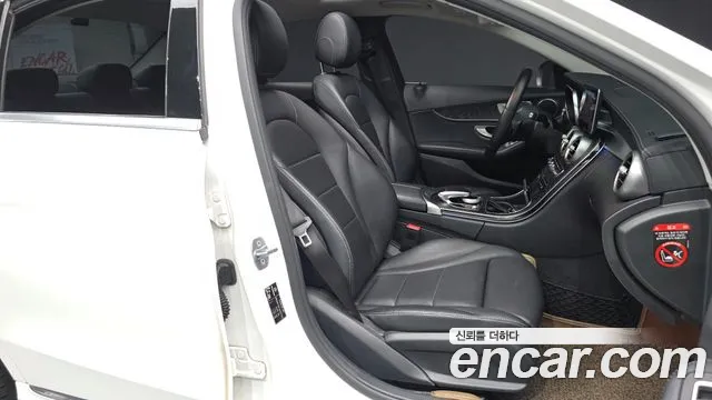 Mercedes-Benz C-Class 2019 thumb 9