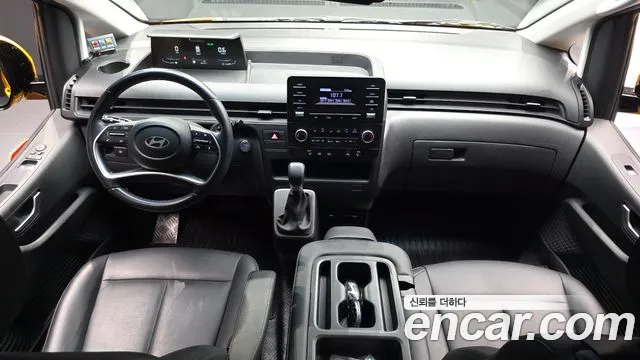 Hyundai Staria 2024 thumb 12