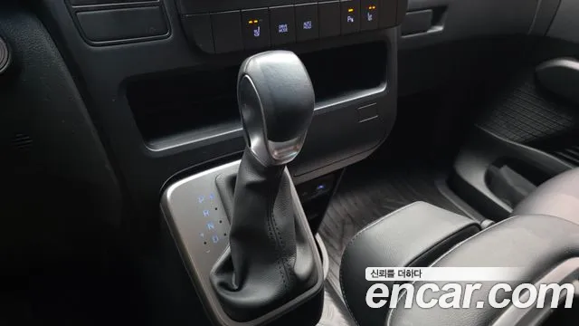 Hyundai Staria 2024 thumb 8