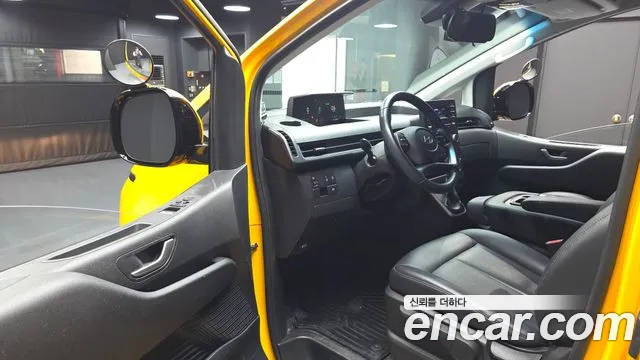 Hyundai Staria 2024 thumb 10