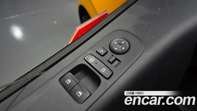 Hyundai Staria 2024 thumb 3