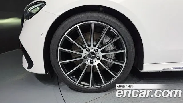 Mercedes-Benz E-Class 2026 thumb 2