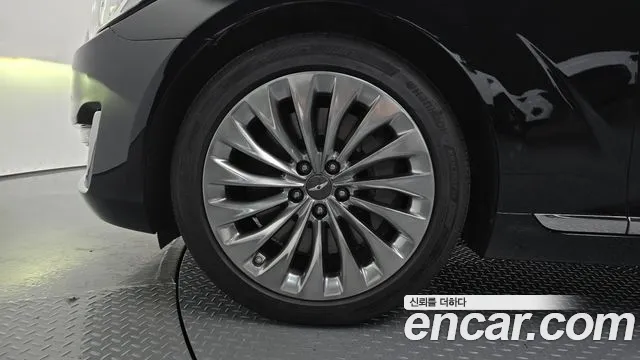 Genesis G90 2017 thumb 10