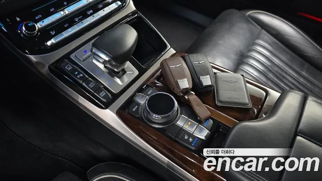 Genesis G90 2017 thumb 2