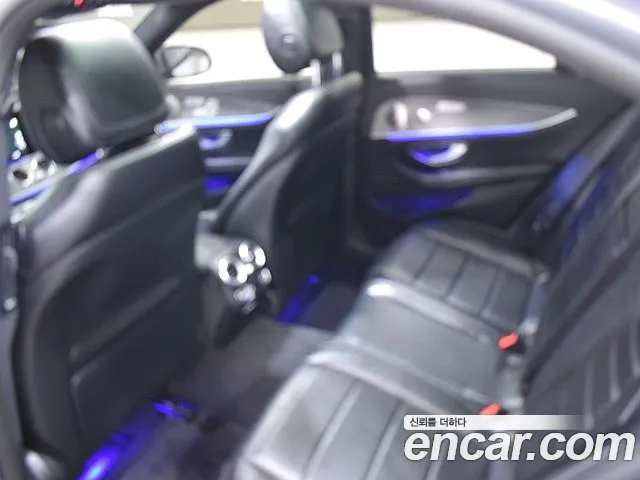 Mercedes-Benz E-Class 2022 thumb 7