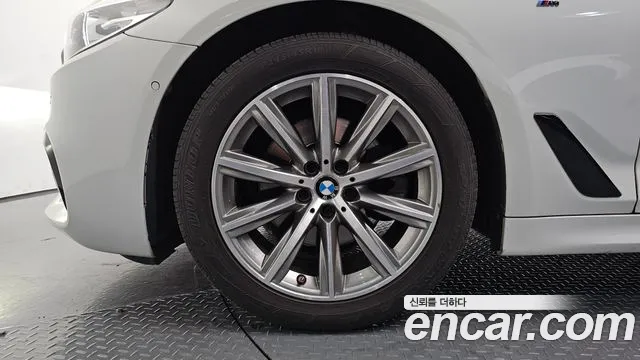 BMW 5 серии 2018 thumb 12