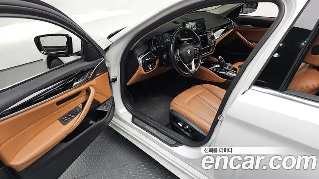 BMW 5 серии 2018 thumb 9