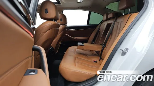 BMW 5 серии 2018 thumb 3