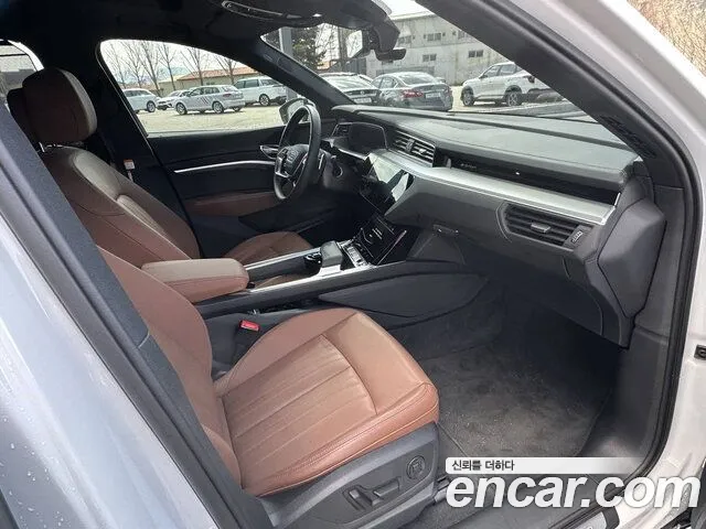 Audi Q8 e-tron 2024 thumb 10