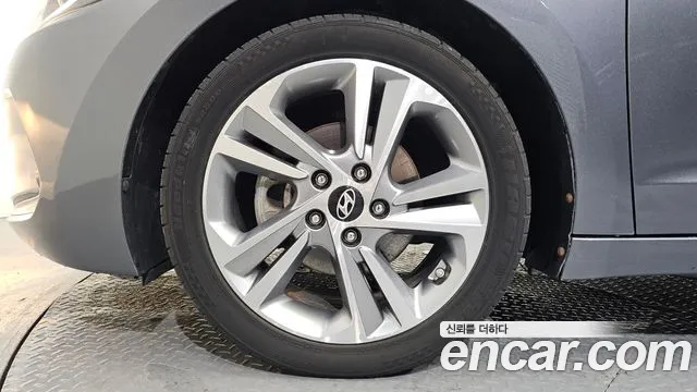 Hyundai Avante 2017 thumb 10