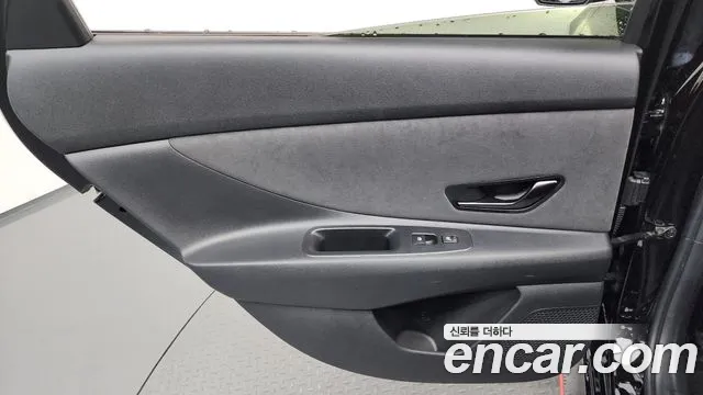 Hyundai Elantra 2022 thumb 3