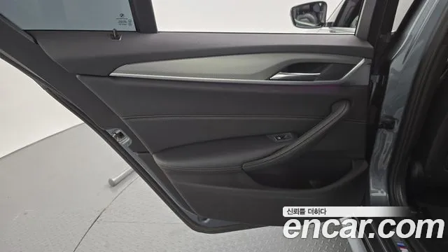 BMW 5 серии 2017 thumb 10