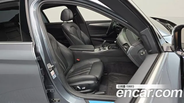 BMW 5 серии 2017 thumb 7