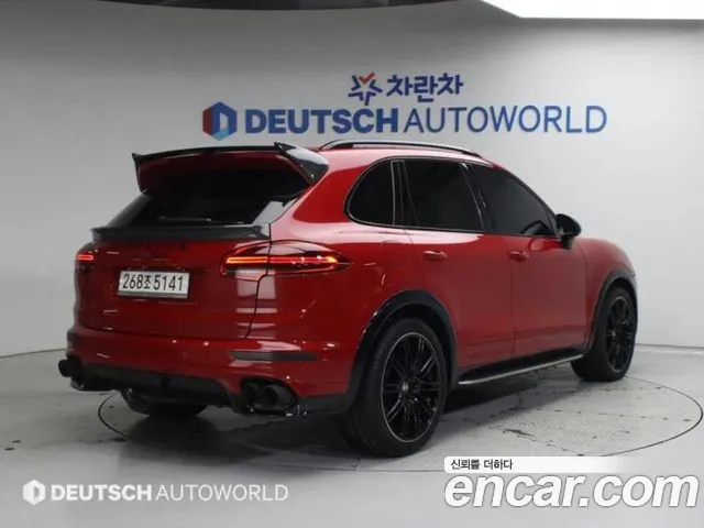 Porsche Cayenne 2013 thumb 10