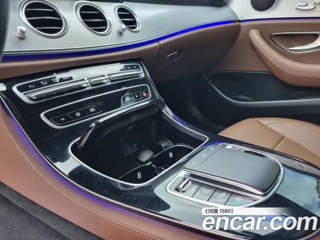 Mercedes-Benz E-Class 2021 thumb 9