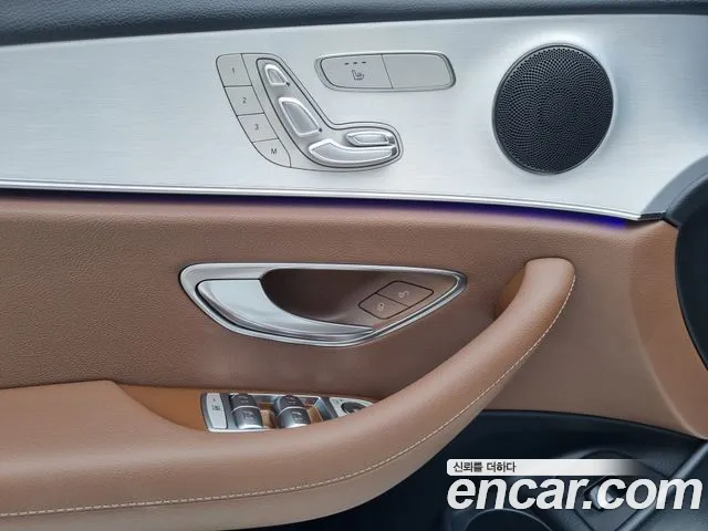 Mercedes-Benz E-Class 2021 thumb 10