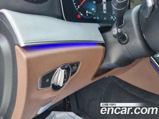 Mercedes-Benz E-Class 2021 thumb 4