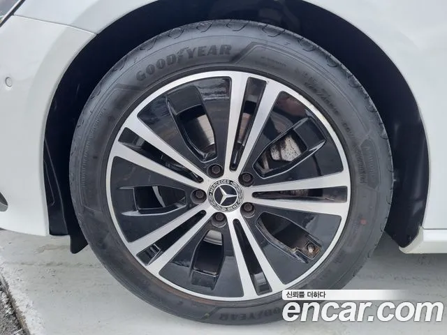 Mercedes-Benz E-Class 2021 thumb 11