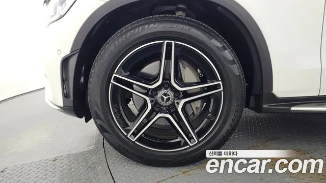 Mercedes-Benz GLC 2023 thumb 3
