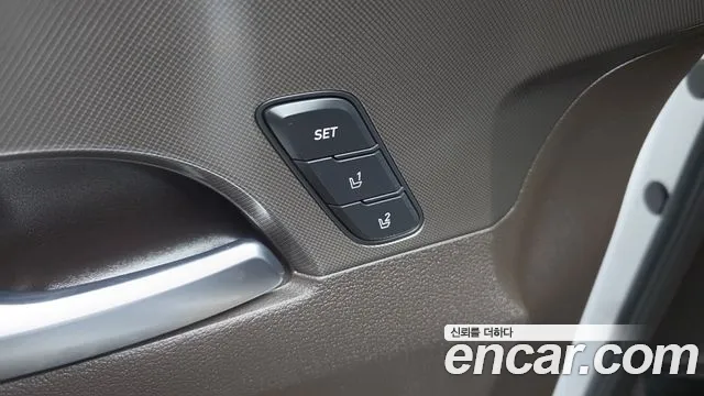 Hyundai Santa Fe 2018 thumb 5