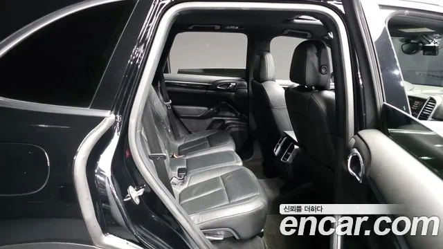 Porsche Cayenne 2013 thumb 3