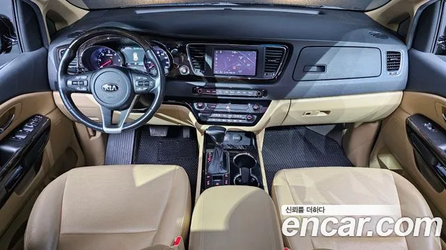 Kia Carnival 2018 thumb 2
